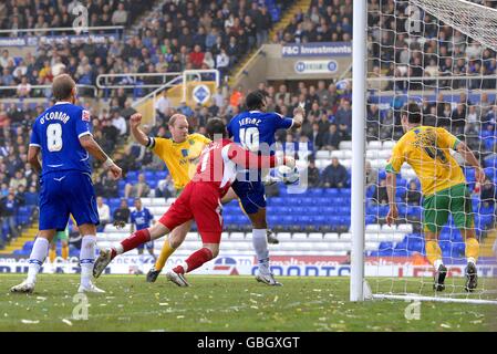 Cameron Jerome (centre) de Birmingham City marque son premier but du jeu Banque D'Images