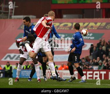 Football - Barclays Premier League - Stoke City / Middlesbrough - Britannia Stadium.Ryan Shawcross, de stoke City, marque le premier but du match Banque D'Images