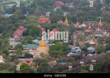 La vue depuis la colline de Mandalay dans la ville de Mandalay en Birmanie dans Southeastasia. Banque D'Images