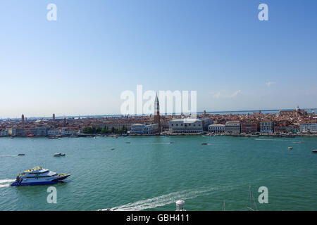 Vue aérienne grand angle sur le l'horizon de Venise Banque D'Images