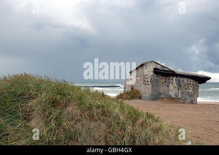 Mur de l'Atlantique reste à la plage de Thyborøn. Ces bunkers et points forts sont laissées derrières de WW2 Banque D'Images