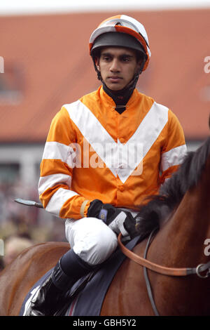 Courses hippiques - Newmarket - UltimateBet.com 1000 Guinéas.Jockey Saleem Golam Banque D'Images