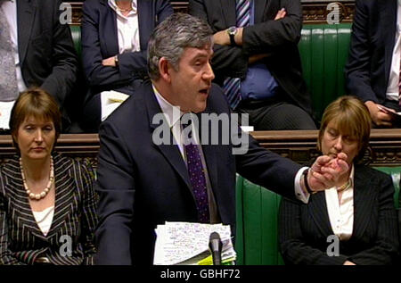 Le premier ministre Gordon Brown fait une déclaration sur la crise économique à la Chambre des communes, Westminster, dans le centre de Londres. Banque D'Images