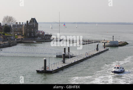 Vue générale du Royal Yacht Squadron à Cowes sur l'île de Wight. Banque D'Images