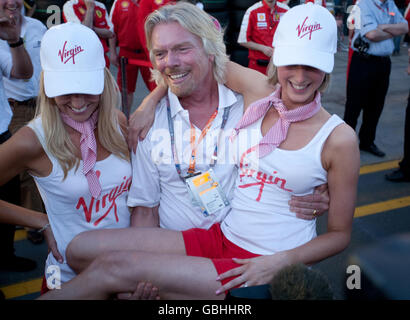 Sir Richard Branson, principal sponsor de Brawn GP, célèbre les premières et deuxièmes places de Brawn lors du Grand Prix d'Australie à Albert Park, Melbourne, Australie. Banque D'Images