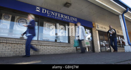 Une vue générale d'une Dunfermline Building Society dans la ville de Dalgety Bay, en Écosse. Banque D'Images