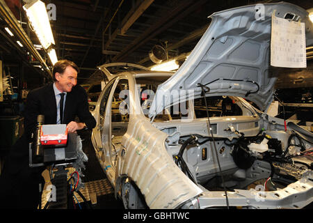 Mandelson dans Sunderland.Lord Mandelson, secrétaire d'entreprise, lors d'une visite de l'usine automobile de Nissan à Sunderland. Banque D'Images