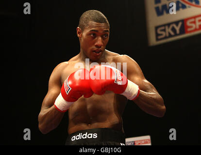 Boxe - Championnat du Commonwealth Light-Heavyweight - Nathan abilement v Samson Onyango - Oasis Leisure Centre Banque D'Images