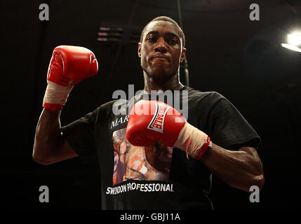 Boxe - Championnat du Commonwealth Light-Heavyweight - Nathan abilement v Samson Onyango - Oasis Leisure Centre Banque D'Images