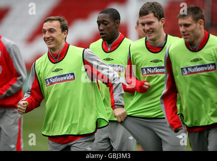 Football - moins de 21 ans International friendly - Angleterre v France - Angleterre Training - City Ground. Mark Noble (L) d'Angleterre à l'entraînement d'aujourd'hui Banque D'Images