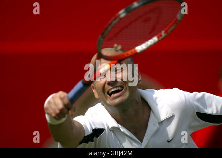 Tennis - Championnat de Stella Artois - Deuxième tour - Igor Andreev v Andre Agassi Banque D'Images