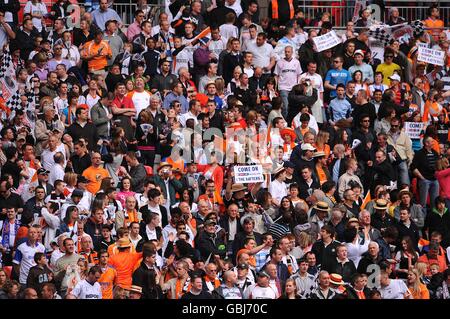 Soccer - Johnstone's Paint Trophy - final - Luton Town v Scunthorpe United - Stade Wembley. Luton Town fans dans les stands de Wembley Banque D'Images