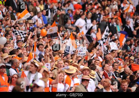 Soccer - Johnstone's Paint Trophy - final - Luton Town v Scunthorpe United - Stade Wembley. Luton Town fans dans les stands de Wembley Banque D'Images