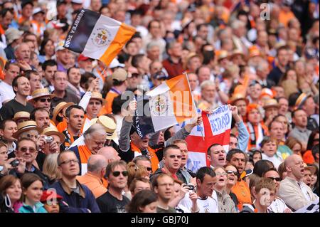 Soccer - Johnstone's Paint Trophy - final - Luton Town v Scunthorpe United - Stade Wembley. Luton Town fans dans les stands de Wembley Banque D'Images