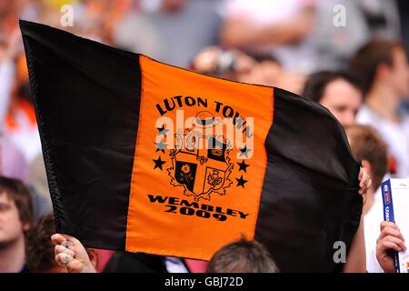 Soccer - Johnstone's Paint Trophy - final - Luton Town v Scunthorpe United - Stade Wembley. Luton Town fans dans les stands de Wembley Banque D'Images