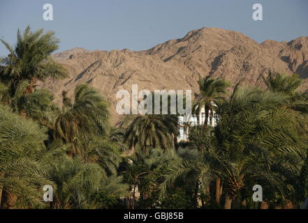 Le paysage de la ville d'allround Aqaba sur la mer rouge en Jordanie dans le Moyen-Orient. Banque D'Images