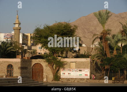 Le paysage de la ville d'allround Aqaba sur la mer rouge en Jordanie dans le Moyen-Orient. Banque D'Images