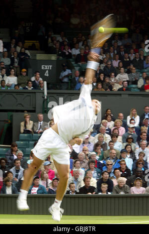 Tennis - Wimbledon 2004 - Premier tour - Goran Ivanisevic v Mikhail Youzhny Banque D'Images