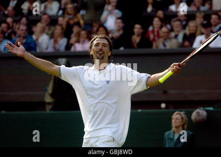 Tennis - Wimbledon 2004 - Premier tour - Goran Ivanisevic v Mikhail Youzhny Banque D'Images