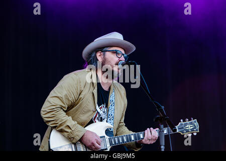 Jeff Tweedy de Wilco fonctionne à l'extérieur du Festival de musique des terres Banque D'Images