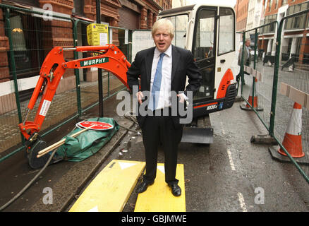 Boris Johnson annonce un code de conduite streetworks Banque D'Images