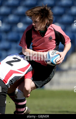 Match d'Ayr (en rose) contre le comté de Stirling lors de la finale de la coupe du midi nationale au stade Murrayfield, à Édimbourg. Banque D'Images