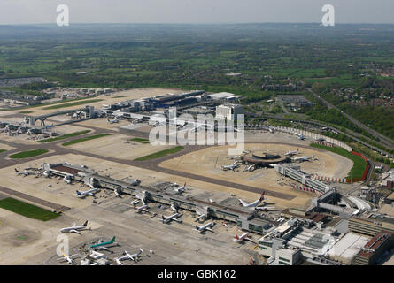 Vue générale depuis le sud de l'aéroport de Gatwick, Crawley, West Sussex. Banque D'Images