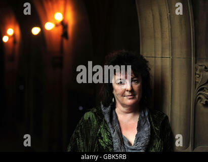 La nouvelle poète lauréate Carol Ann Duffy à la John Rylands Library de Manchester. Banque D'Images