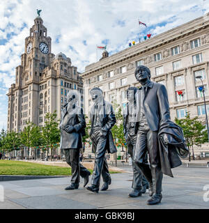 Les Beatles Statue Pier Head Liverpool Angleterre UK Banque D'Images