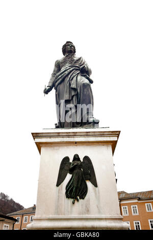 Statue sur la Place Mozart dans la ville de Salzbourg, Autriche, Europe Banque D'Images