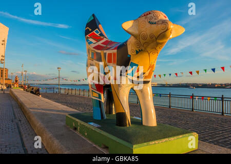 Superlambanana Pier Head au bord de la rivière Mersey Liverpool Banque D'Images