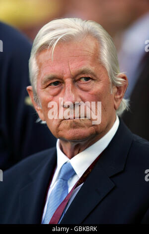 Football - UEFA European Championship 2004 - Quarter finals - République tchèque / Danemark. Karel Bruckner, entraîneur de la République tchèque Banque D'Images