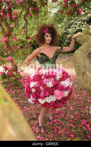 Robe faite de fleurs Banque D'Images