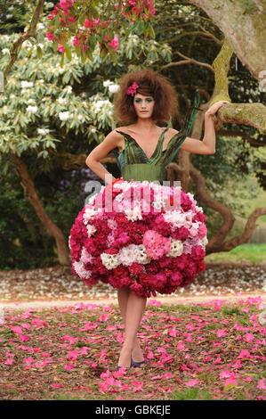 Robe faite de fleurs Banque D'Images