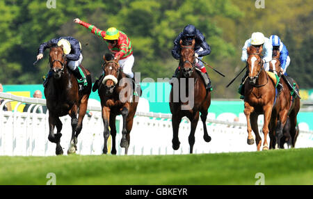 La Course de Chevaux Gold Cup bet365 - Réunion - Jour 1 - Sandown Park Banque D'Images