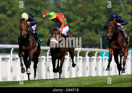 La Course de Chevaux Gold Cup bet365 - Réunion - Jour 1 - Sandown Park Banque D'Images