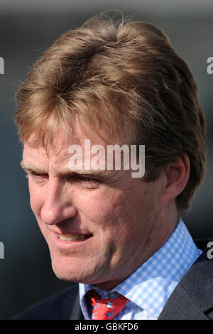 Courses hippiques - Spring Meeting - Hippodrome d'Epsom Downs. Ralph Beckett, formateur Banque D'Images