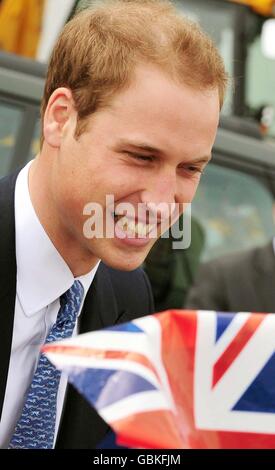 Le Prince William se rend au siège mondial de JCB, l'un des plus grands fabricants d'équipements de construction au monde, pour marquer la production de la 750 000e machine de l'entreprise à Rocester, dans le Staffordshire. Banque D'Images