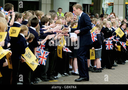 Le Prince William se rend au siège mondial de JCB, l'un des plus grands fabricants d'équipements de construction au monde, pour marquer la production de la 750 000e machine de l'entreprise à Rocester, dans le Staffordshire. Banque D'Images