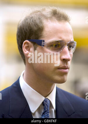 Le Prince William visite le siège mondial de JCB, l'un des plus grands fabricants d'équipements de construction au monde, pour marquer la production de la 750 000e machine de l'entreprise chez JC Bamford Excavators Ltd, Rocester, Staffordshire. Banque D'Images