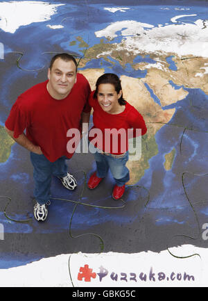 Puzzuka lance un site web Banque D'Images