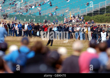 Golf - le Championnat d'Open 2004 - Royal Troon - troisième tour.Tiger Woods des États-Unis sur le 2ème fairway Banque D'Images