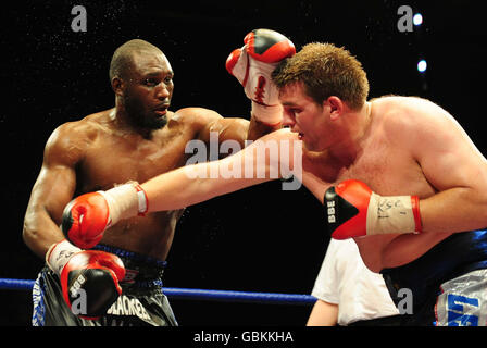 Boxing - European Heavyweight Title Fight - Danny Williams / John McDermott - Crowtree Leisure Centre Banque D'Images