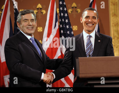 Image d'archive, datée du 01/04/2009. Le Premier ministre britannique Gordon Brown et le président américain Barack Obama lors de la conférence de presse au bureau des Affaires étrangères et du Commonwealth à Londres. Banque D'Images