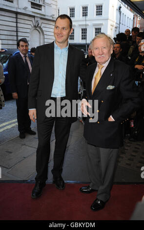 David Morrissey et Leslie Phillips arrivent pour la première de gala de est-ce qu'il y a? Au Curzon Mayfair de Londres. Banque D'Images