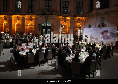 Le Prince de Galles prononce un discours lors des Sustainability Awards 2009 au Musée historique allemand de Berlin, en Allemagne. Banque D'Images