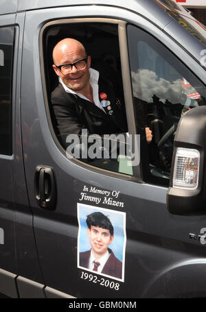 Minibus présenté à la mémoire d'écolier assassinés Banque D'Images