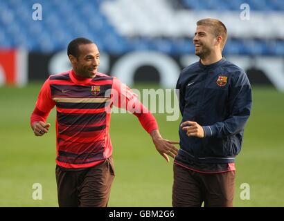 Thierry Henry et Gerard pique de Barcelone pendant l'entraînement Banque D'Images