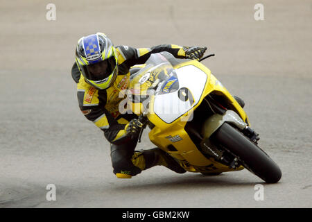 Motocyclisme - Championnat britannique de Superbike - Mallory Park. Craig Coxhell de Team Vitrans en action Banque D'Images