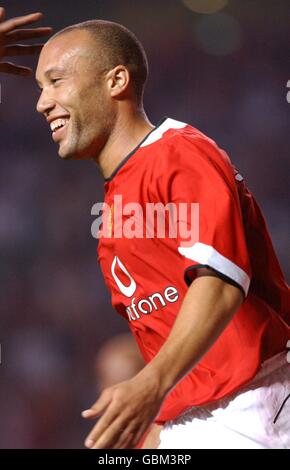 Football - Vodafone Cup - Manchester United / PSV Eindhoven.Mikael Silvestre de Manchester United célèbre son but d'ouverture Banque D'Images